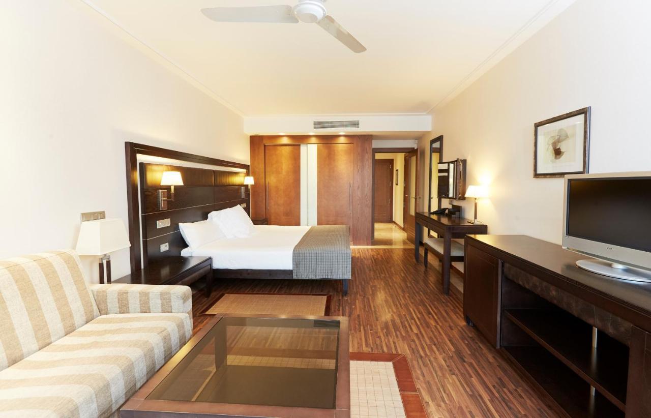 Insotel Fenicia Prestige Suites & Spa Santa Eularia des Riu Exterior photo